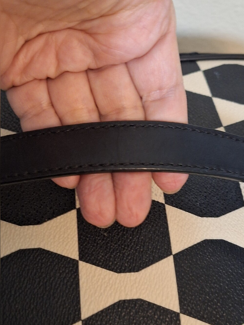 Kate Spade Cosmetic Case Black And White Bow Style - Picture 3 of 15